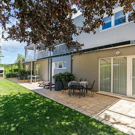 Apartments Dama Пореч Екстер'єр фото