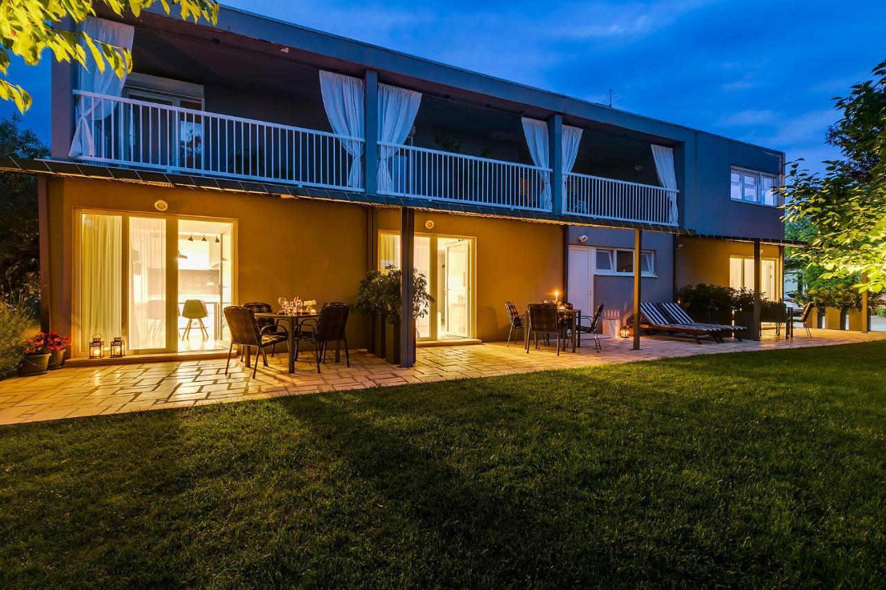 Apartments Dama Пореч Екстер'єр фото