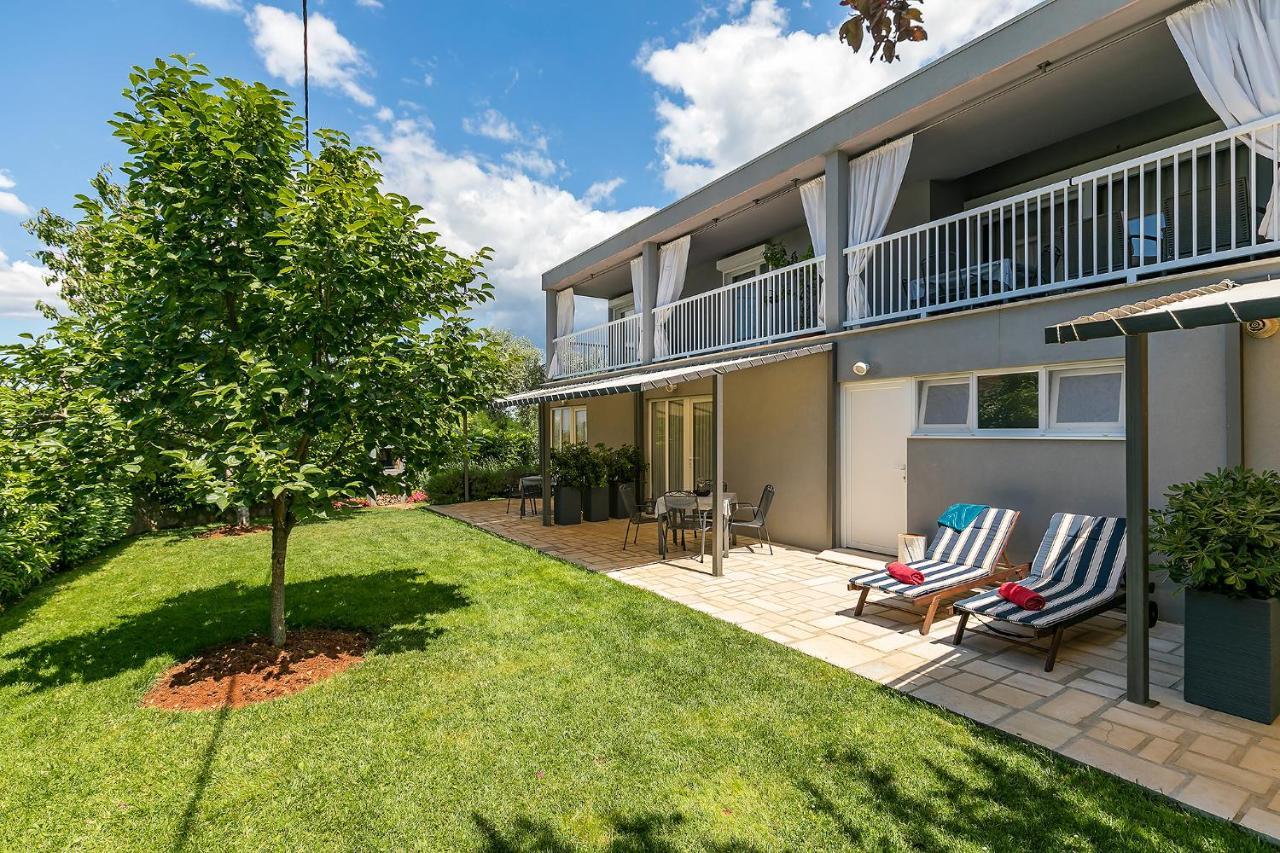 Apartments Dama Пореч Екстер'єр фото