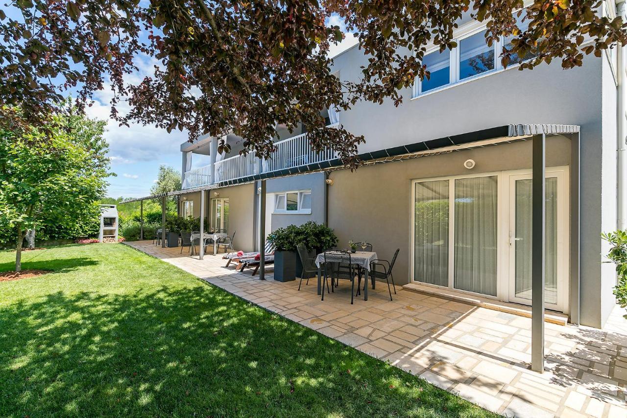 Apartments Dama Пореч Екстер'єр фото