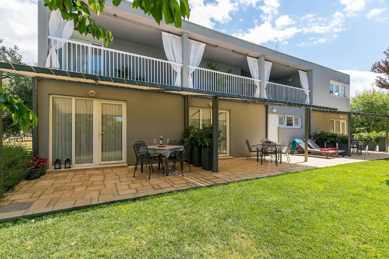 Apartments Dama Пореч Екстер'єр фото