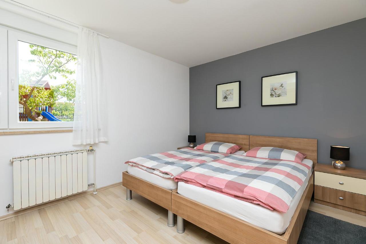 Apartments Dama Пореч Екстер'єр фото
