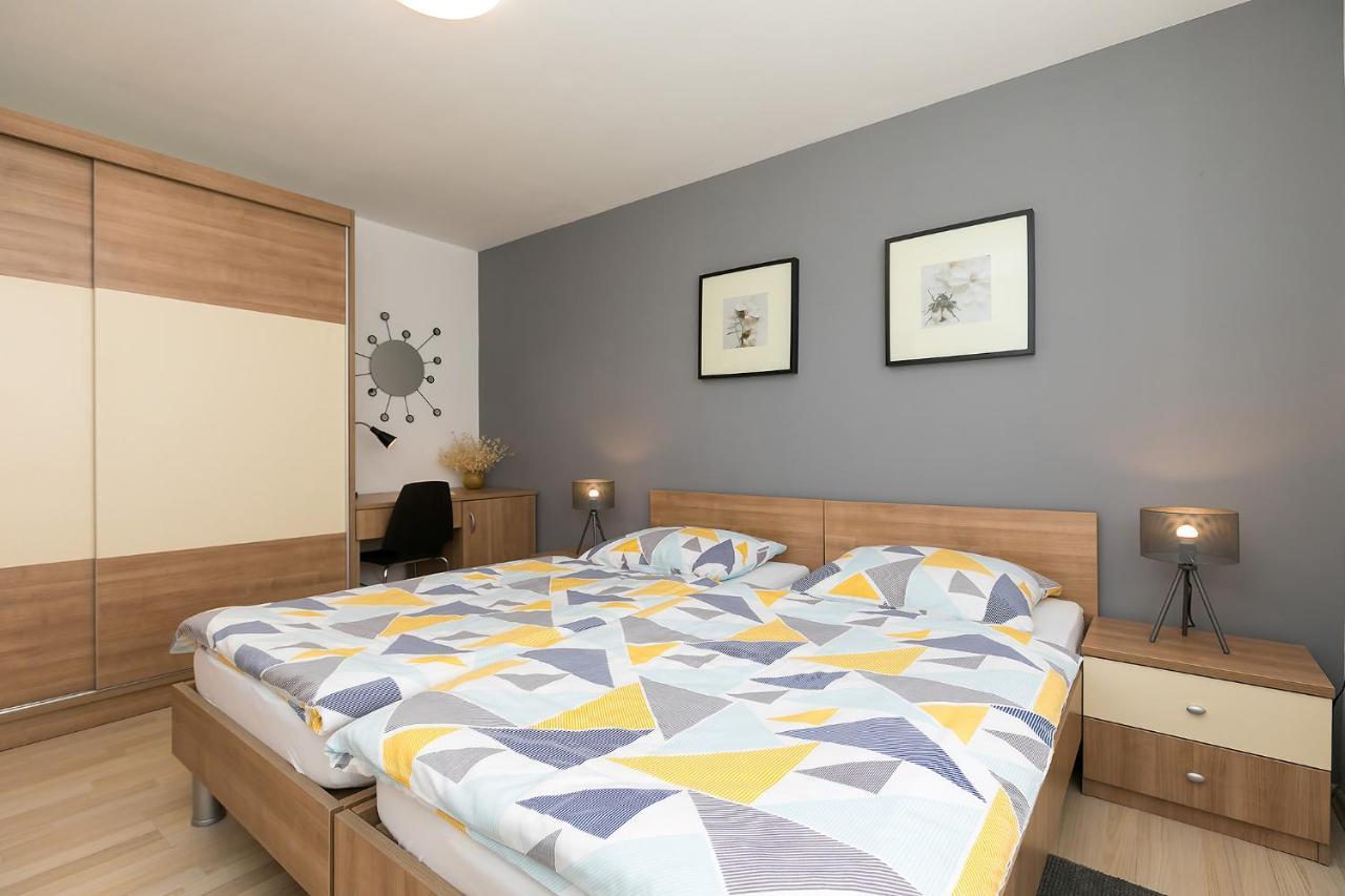 Apartments Dama Пореч Екстер'єр фото