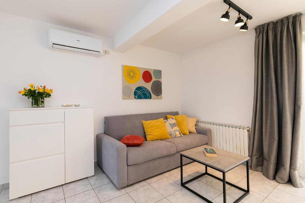 Apartments Dama Пореч Екстер'єр фото