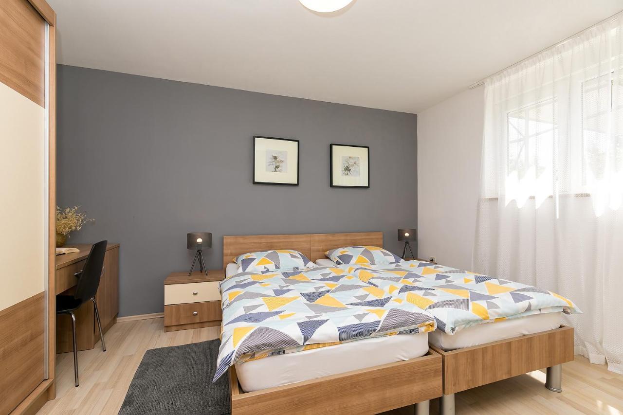 Apartments Dama Пореч Екстер'єр фото