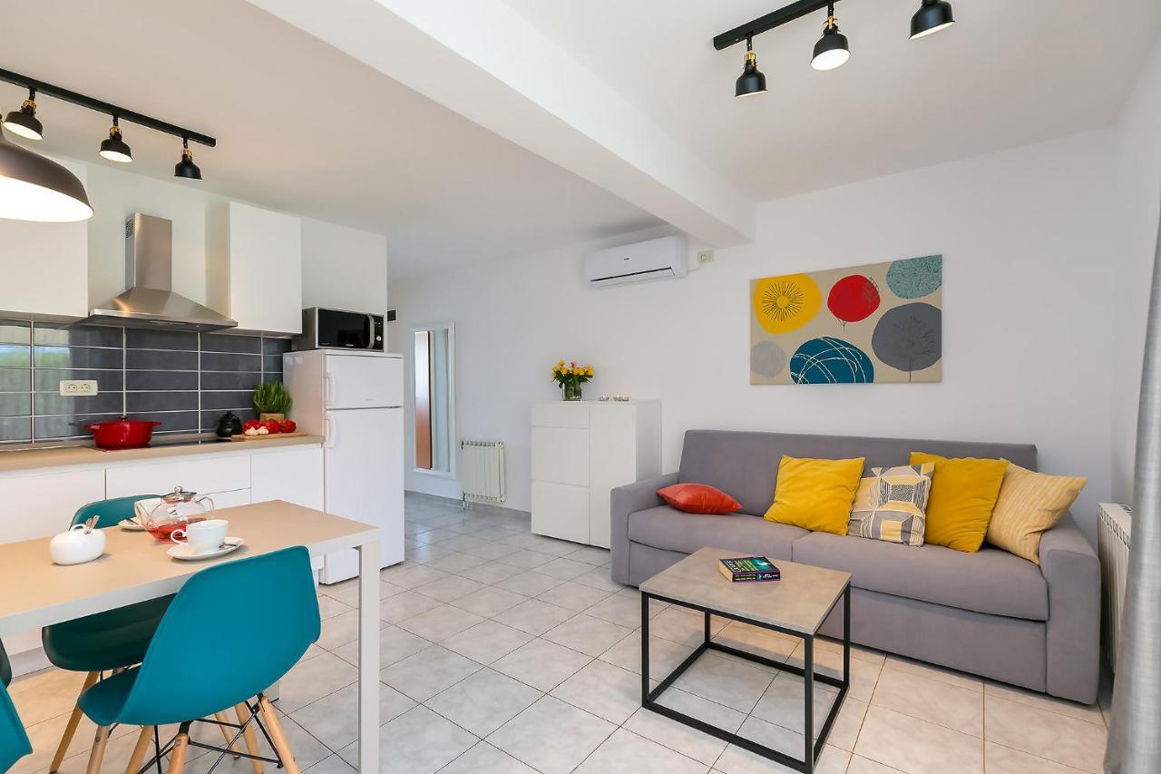 Apartments Dama Пореч Екстер'єр фото