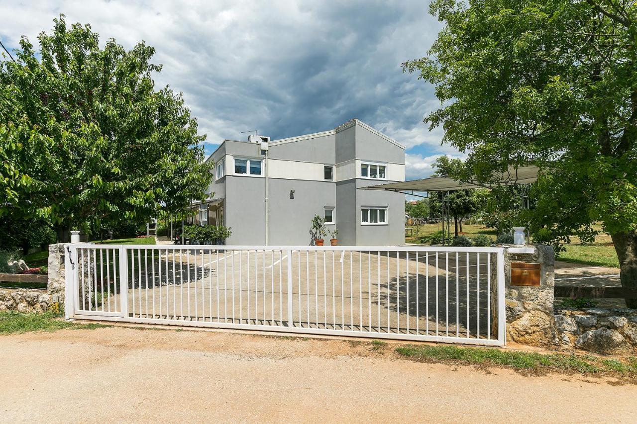 Apartments Dama Пореч Екстер'єр фото