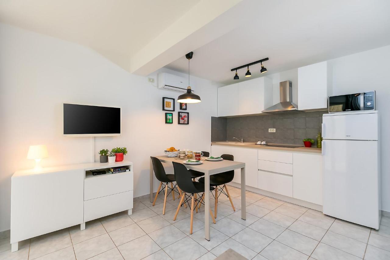 Apartments Dama Пореч Екстер'єр фото